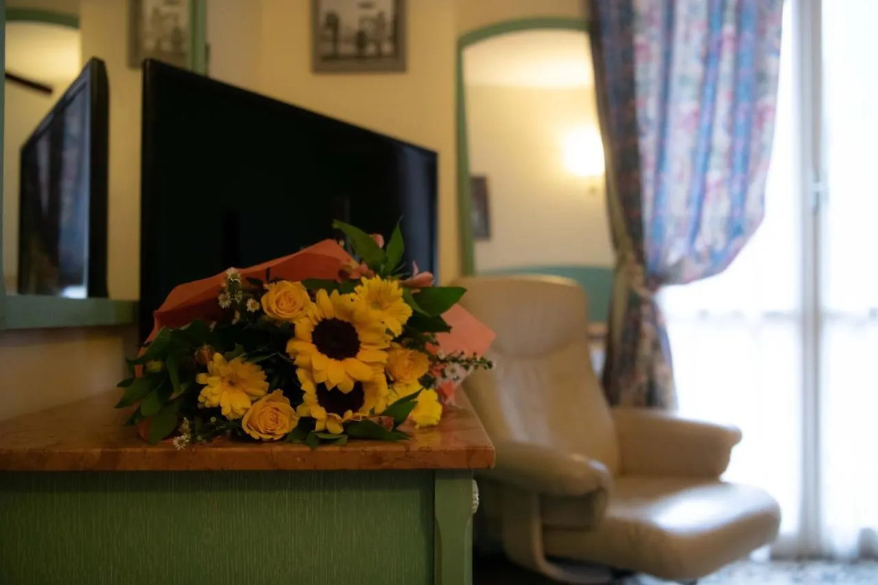 **  Hotel Magnolia Αλμπένγκα Ιταλία