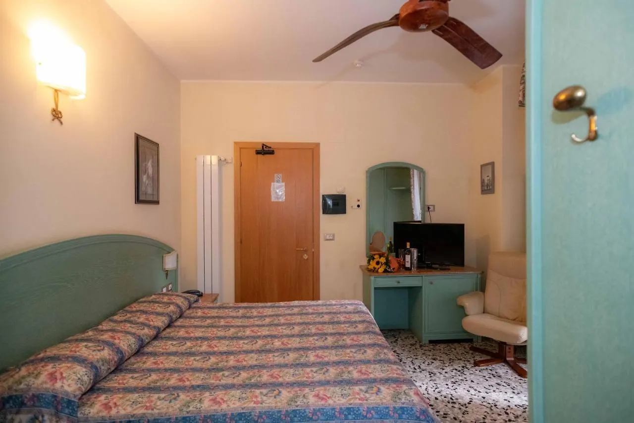 Hotel Magnolia Albenga 2*,
